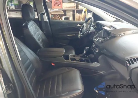 2017 Ford Escape Titanium z USA, uszkodzony, nr VIN 1FMCU9JD5HUC45335